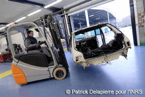Chariot de manutention adapt&eacute; &agrave; la t&acirc;che &agrave; accomplir