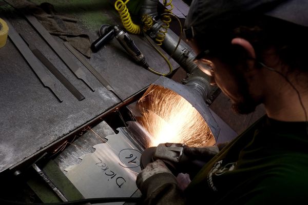 Fabrication de lames pour scies par la société Forézienne MFLS