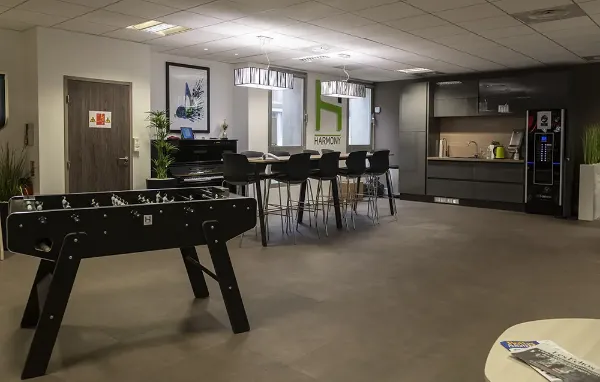 Mettre à disposition des salariés des installations sanitaires, des espaces de restauration et de repos