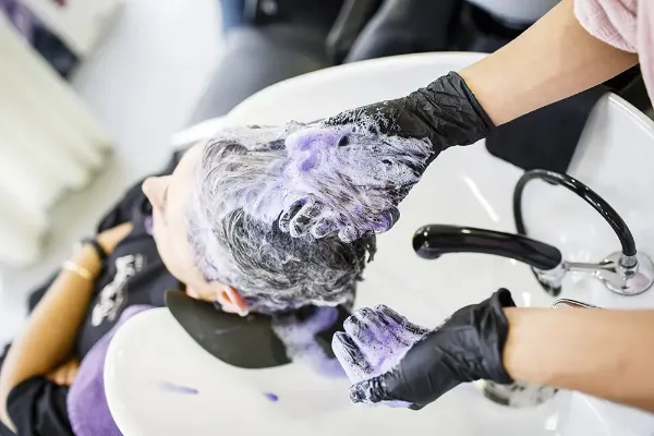 Formation d’apprentis aux risques professionnels (port de gants en nitrile sans poudre)