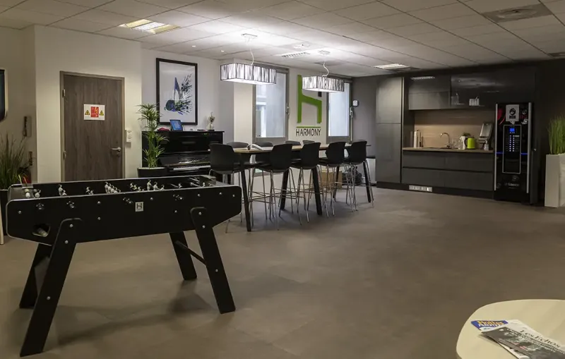 Mettre à disposition des salariés des installations sanitaires, des espaces de restauration et de repos