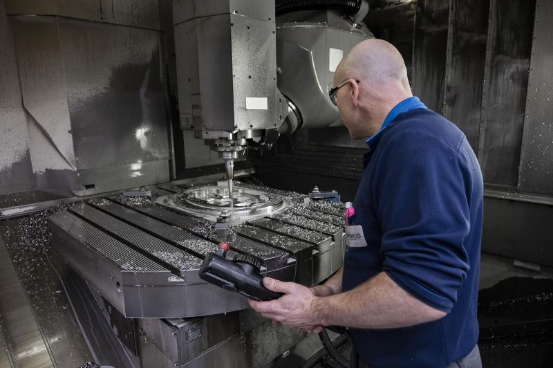 Fabrication d’une pièce en alliage métallique sur une machine à usinage grande vitesse 