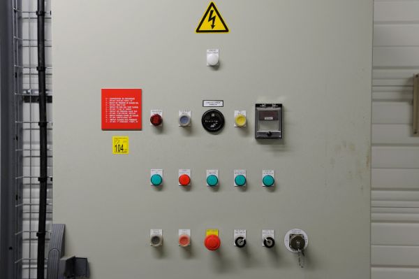 armoire électrique d’un équipement de travail