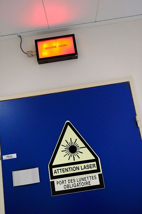 Signalisation d’une zone présentant des risques d’exposition aux lasers