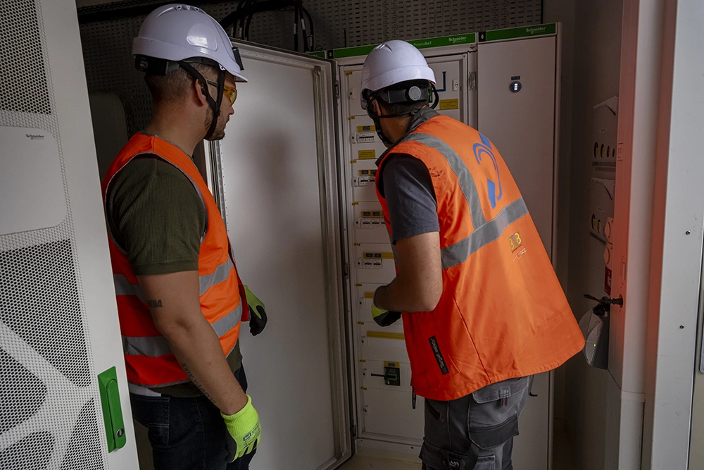Contrôle d'une armoire de courant fort