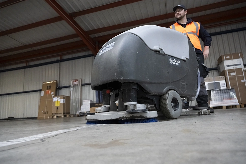 Opération de nettoyage des sols