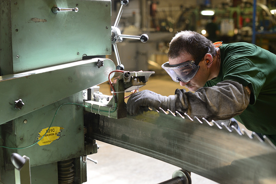 Forezienne MFLS, fabricant français de lames de scie à ruban, lames de scie circulaire, lames alternatives.