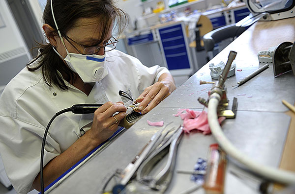 fabrication manuelle des prothèses dentaires